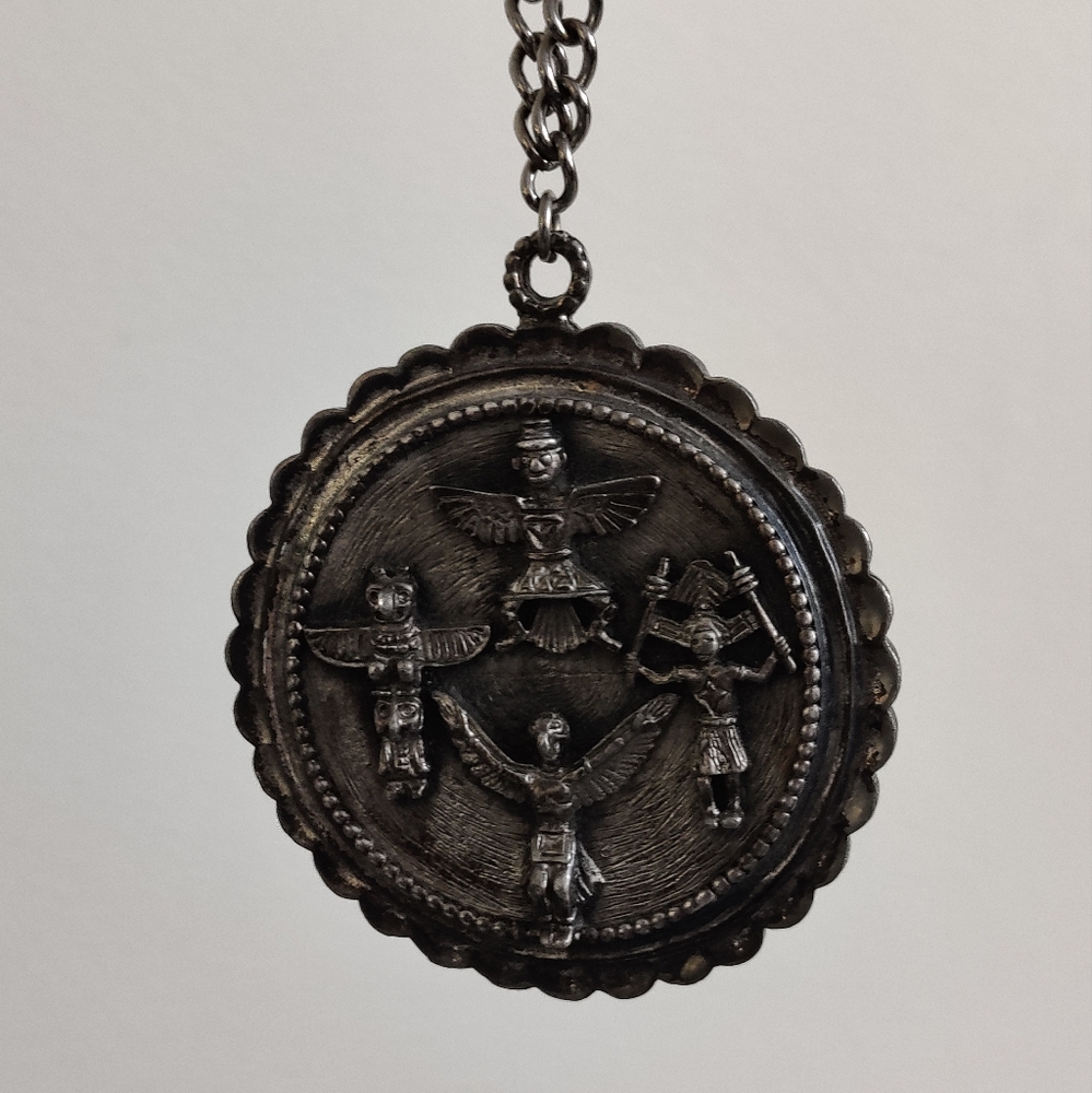 Vintage Native American Totem Pole Silver Metal Medallion Necklace - Picture 13 of 14